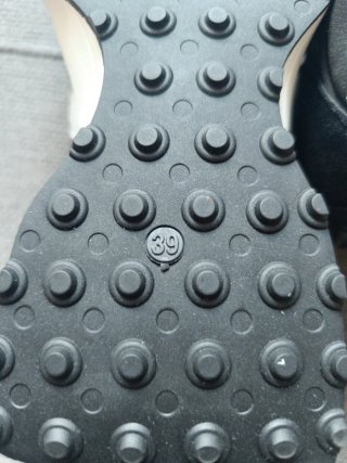 Zapatillas Adidas Negras y Blancas