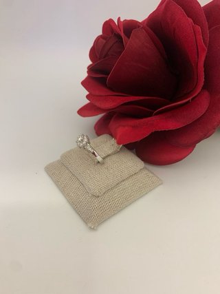 Anillo de Oro blanco con brillantes 18kl