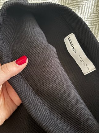 Vestido Negro Corto Sin Tirantes Bershka