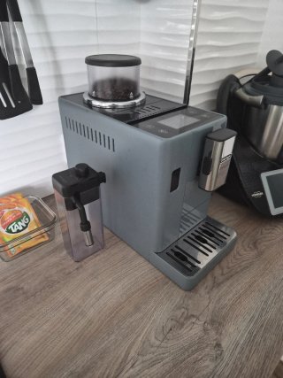 Cafetera DeLonghi Rivelia Latte Cream