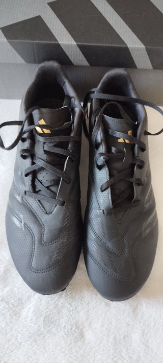 Zapatillas Adidas Predator Negras y Doradas