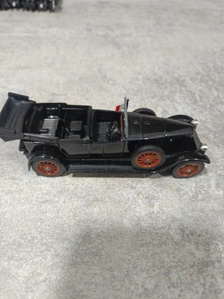 Coche a escala 1:43