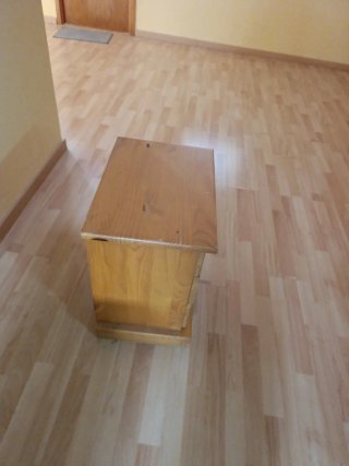 Mesita de noche de madera