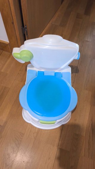 WC infantil azul y verde