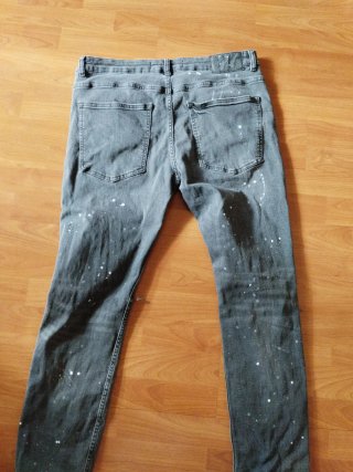 Pantalón Bershka gris desgastado