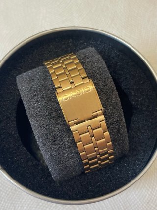 Reloj Casio MTP Dorado y Blanco