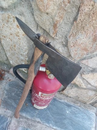 Antigua hacha de bombero