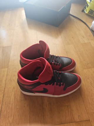 Nike Air Jordan 1 mid reverse bred 2021