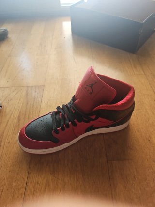 Nike Air Jordan 1 mid reverse bred 2021