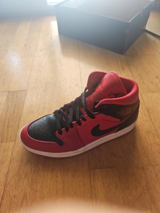 Nike Air Jordan 1 mid reverse bred 2021