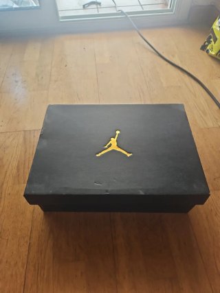 Nike Air Jordan 1 mid reverse bred 2021