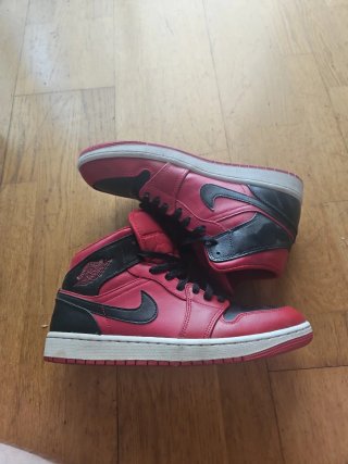 Nike Air Jordan 1 mid reverse bred 2021