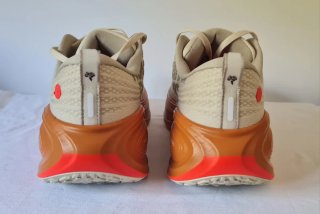 Nike Vomero Plus Edición Limitada Beige/Naranja