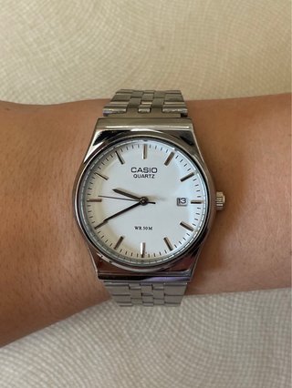 Reloj Casio MTP Plateado y Blanco