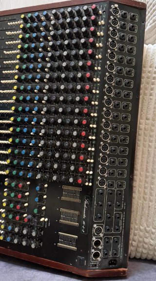 Mesa de Mezclas Studiomaster 16-4-2 Vintage