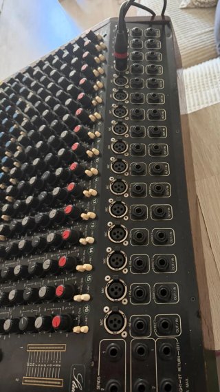 Mesa de Mezclas Studiomaster 16-4-2 Vintage