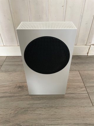 Xbox Series S + Mando Blanco y Verde