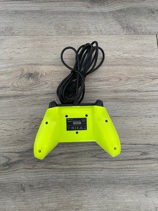 Xbox Series S + Mando Blanco y Verde