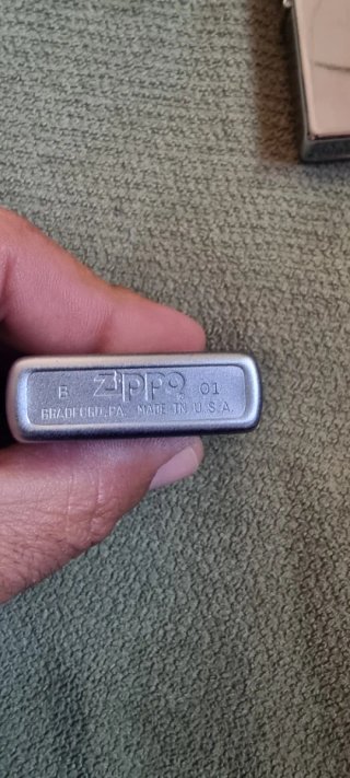 Encendedor Zippo plateado