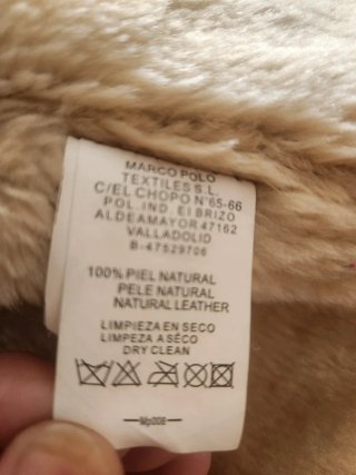 Chaqueta de piel negra con forro beige