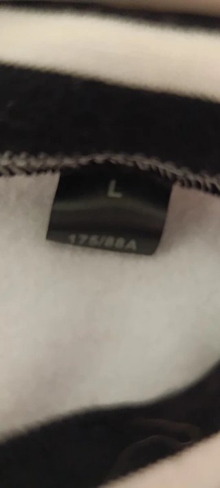 Chaqueta corta con piñas