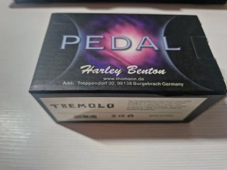 Pedal Tremolo Harley Benton Amarillo