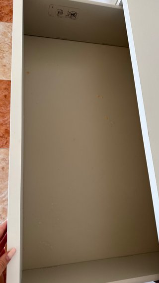 Cómoda blanca de madera