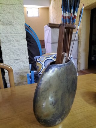 Jarrón metálico plateado grande