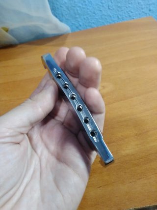 Puente y tornillos guitarra eléctrica