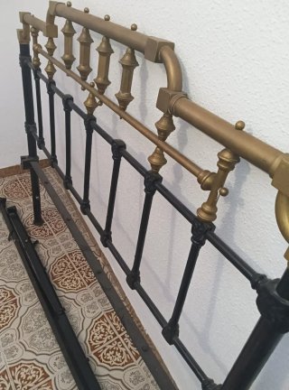Camas de forja y lámparas de regalo
