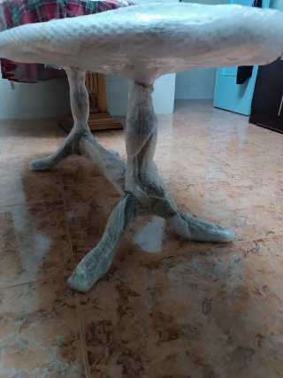 Mesa de madera ovalada
