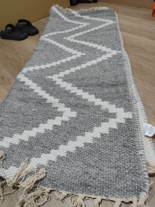 Alfombra interior gris y blanca