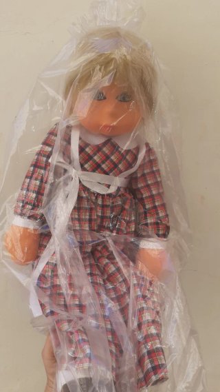 Muñeca de trapo a cuadros