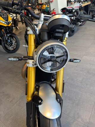 Triumph Speed Twin 1200 RS Negra