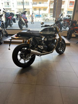 Triumph Speed Twin 1200 RS Negra