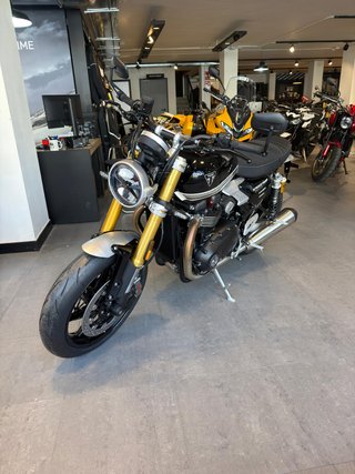 Triumph Speed Twin 1200 RS Negra