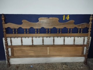 Cabecero de madera estilo clásico