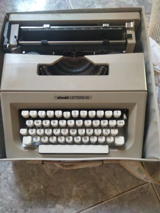 Olivetti Lettera 25 Máquina de Escribir + Estuche