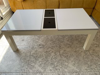 Mesa centro elevable blanca con almacenaje