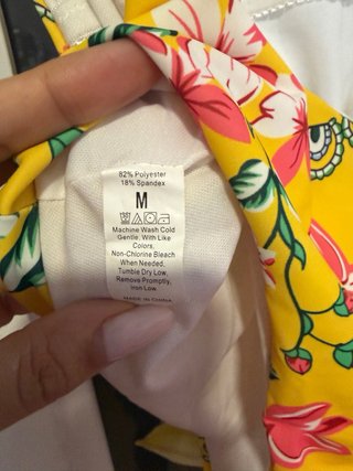 Trikini Shein floral amarillo talla M a estrenad
