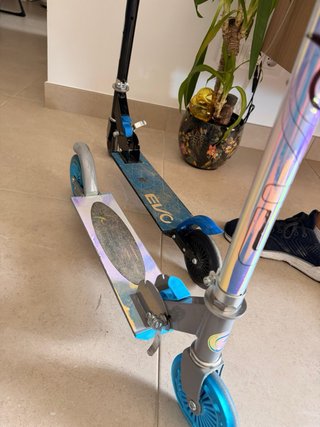 Patinete infantil azul y negro