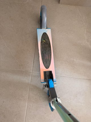 Patinete infantil azul y negro