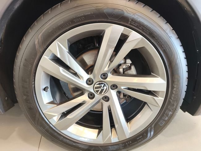 Volkswagen Tiguan 2021, foto 14