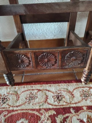 Juego de 4 Sillas de Madera y Cuero