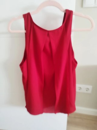 Camiseta roja sin mangas
