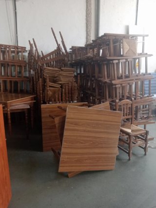 Mesa de comedor de madera
