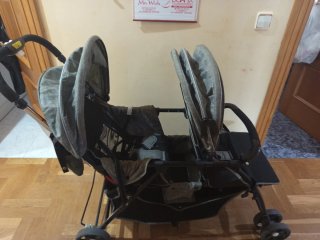 Passeggino doppio per neonati e bambini