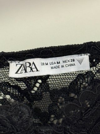 Top Crop Corsetero de Encaje Negro ZARA