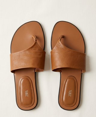 Chanclas planas Zara marrones
