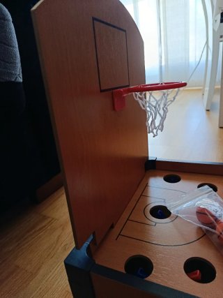 Baloncesto de mesa con aros y pelotas